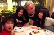 娱乐吃瓜酱生日拍照,欢乐氛围感染众人